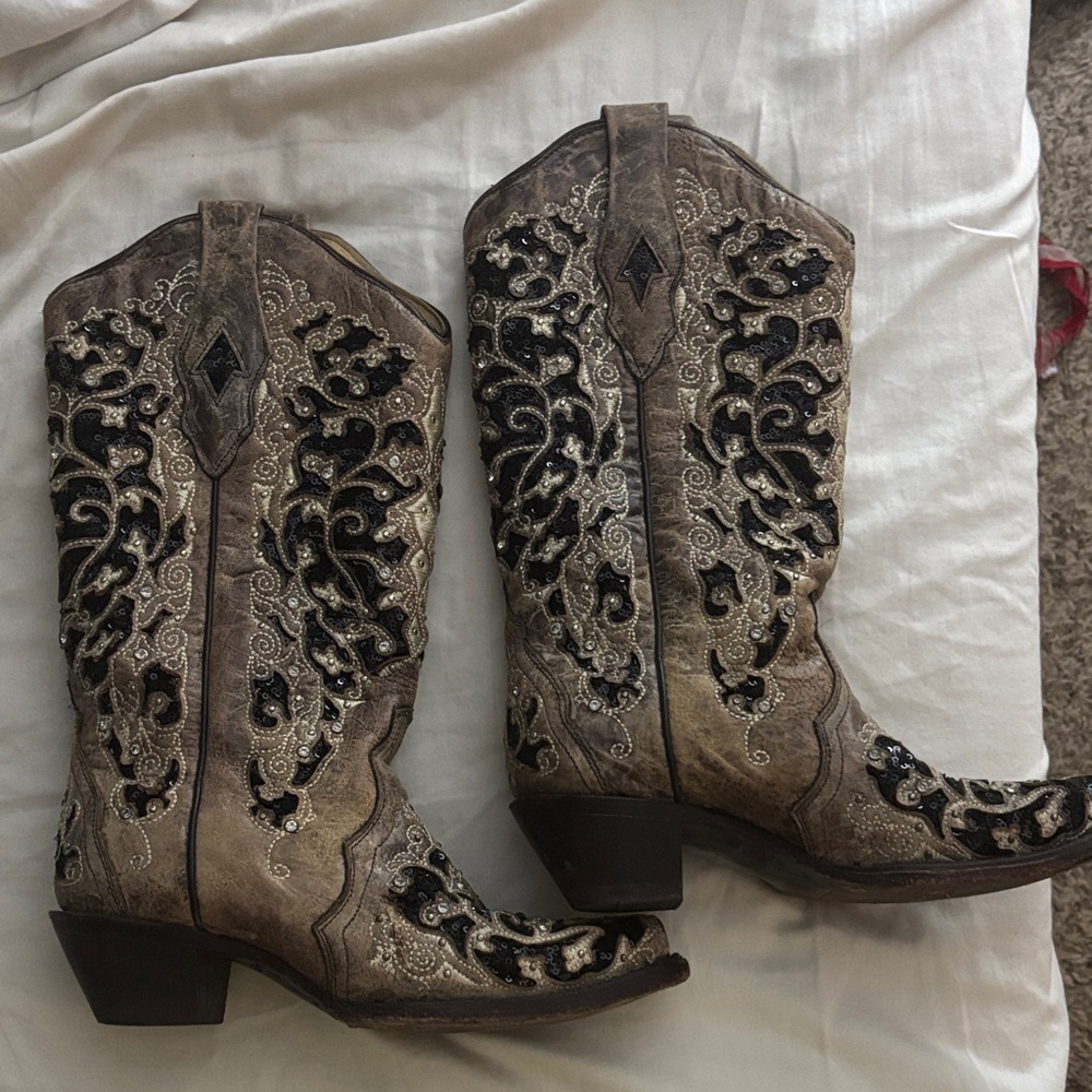 Embroidered Corral Western Cowboy Boots